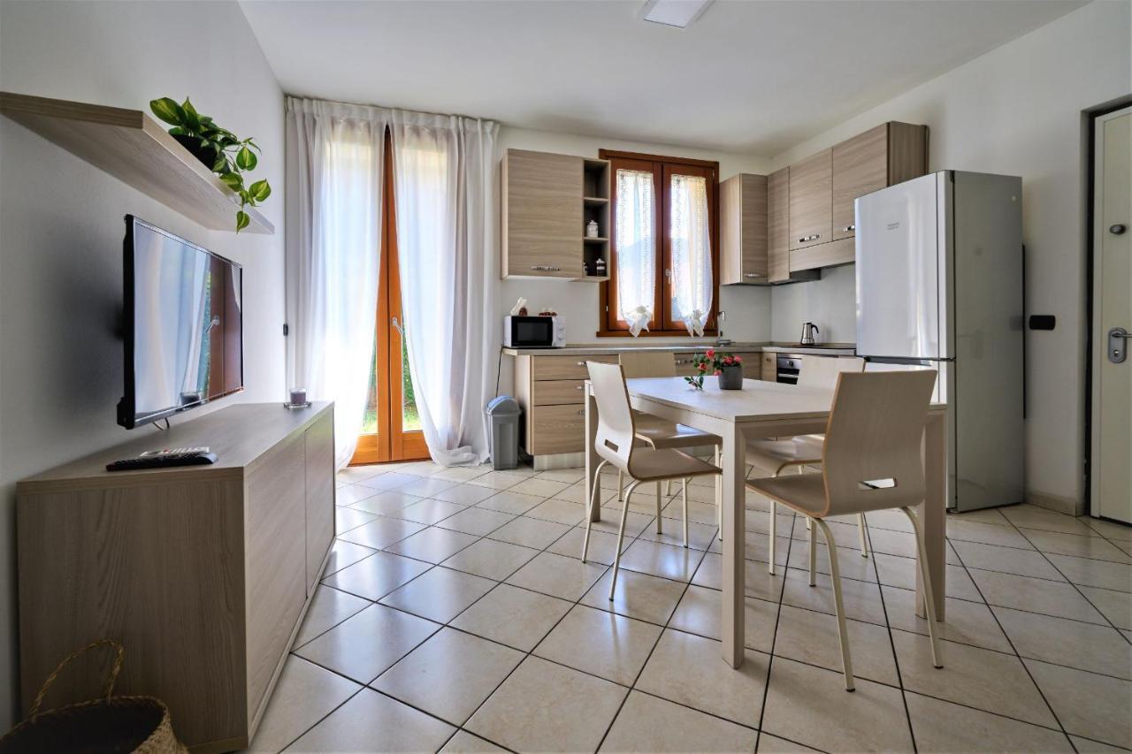 ゴルゴンゾーラLa Casa Dei Tigli - Bilocale Con Taverna E Giardinoアパートメント エクステリア 写真